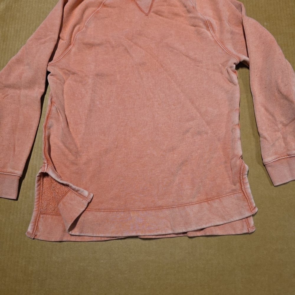 Universal Thread Sz M crewneck sweatshirt in a pink/peach weathered orange large